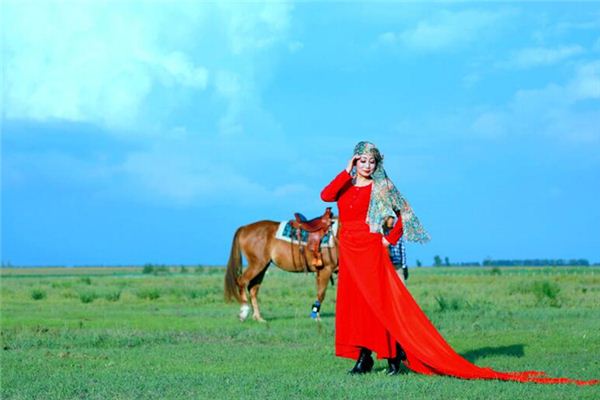 慕容萱的姓名打分結果_慕容萱五行分析