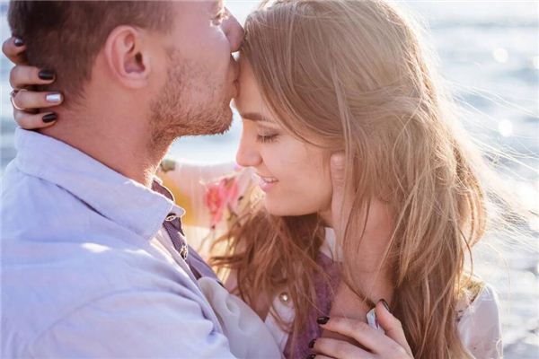 姓名五行分析_周駒